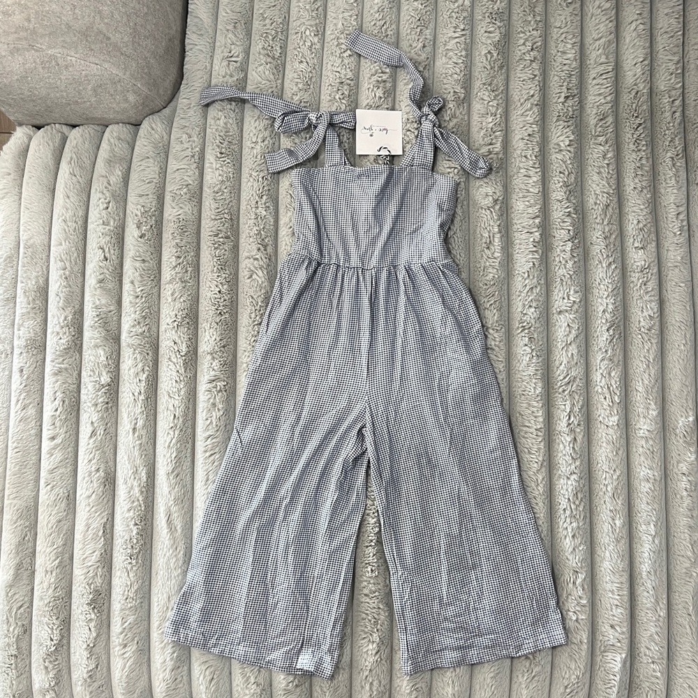 3T NWT
New with tags 
Love and Grow leggy romper 
Blue Gingham